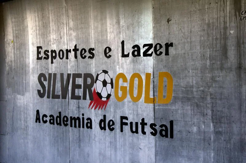 Parede com a pintura Esportes e Lazer SilverGold Academia de Futsal